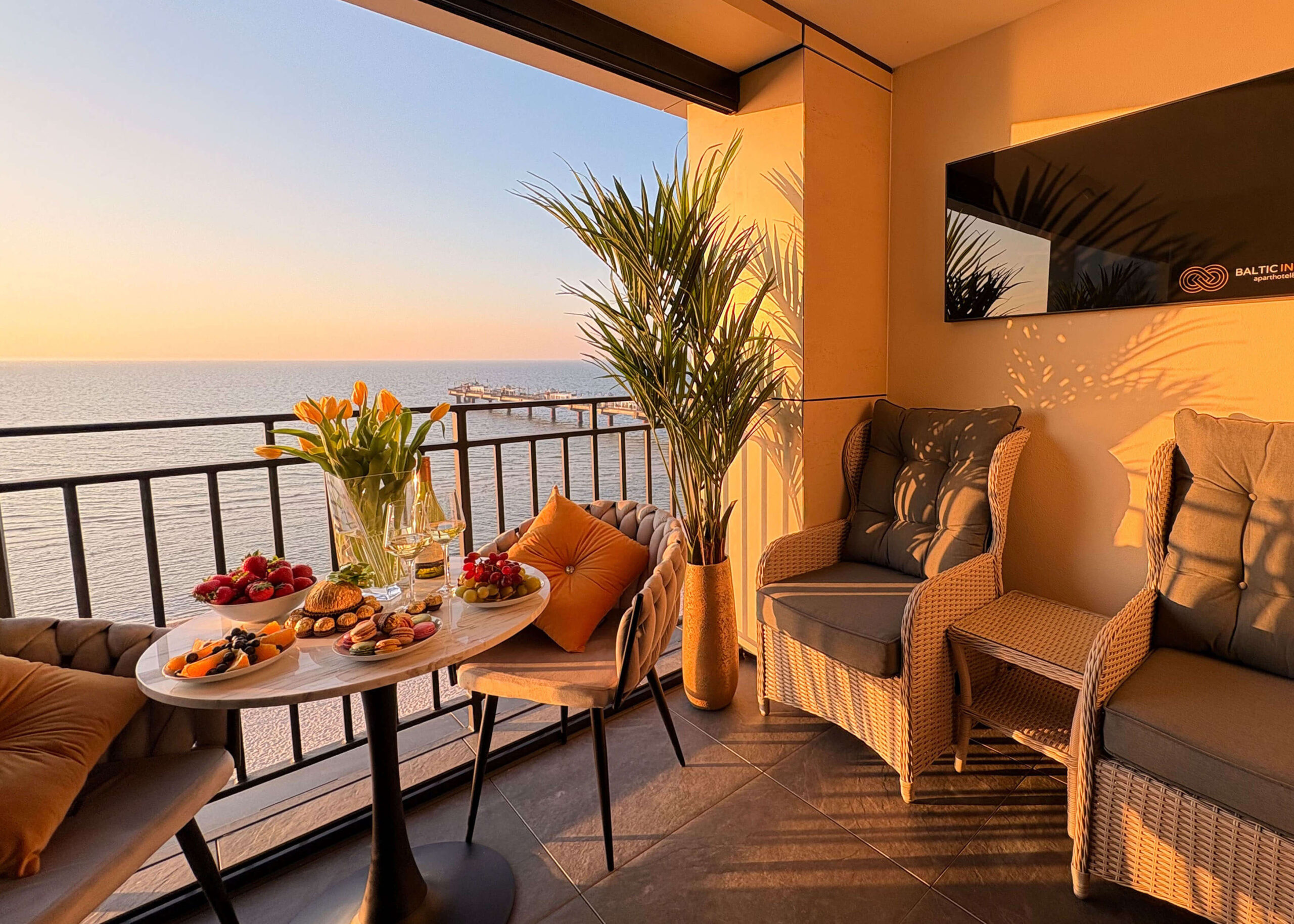 Widok na Bałtyk z prywatnego tarasu Sea View Smart & Garden VIP Apartment w Międzyzdrojach